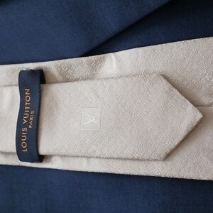 Louis Vuitton Light Gray / Silver Silk Tie